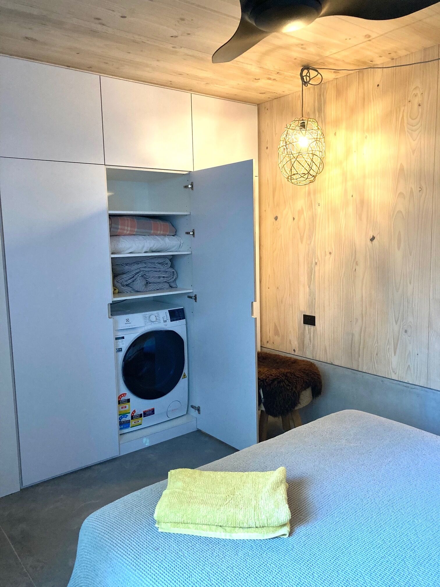 STYLISH ARCHITECTURAL - CENTENNIAL PK. Brilliant location: Quiet pretty central! — image 26