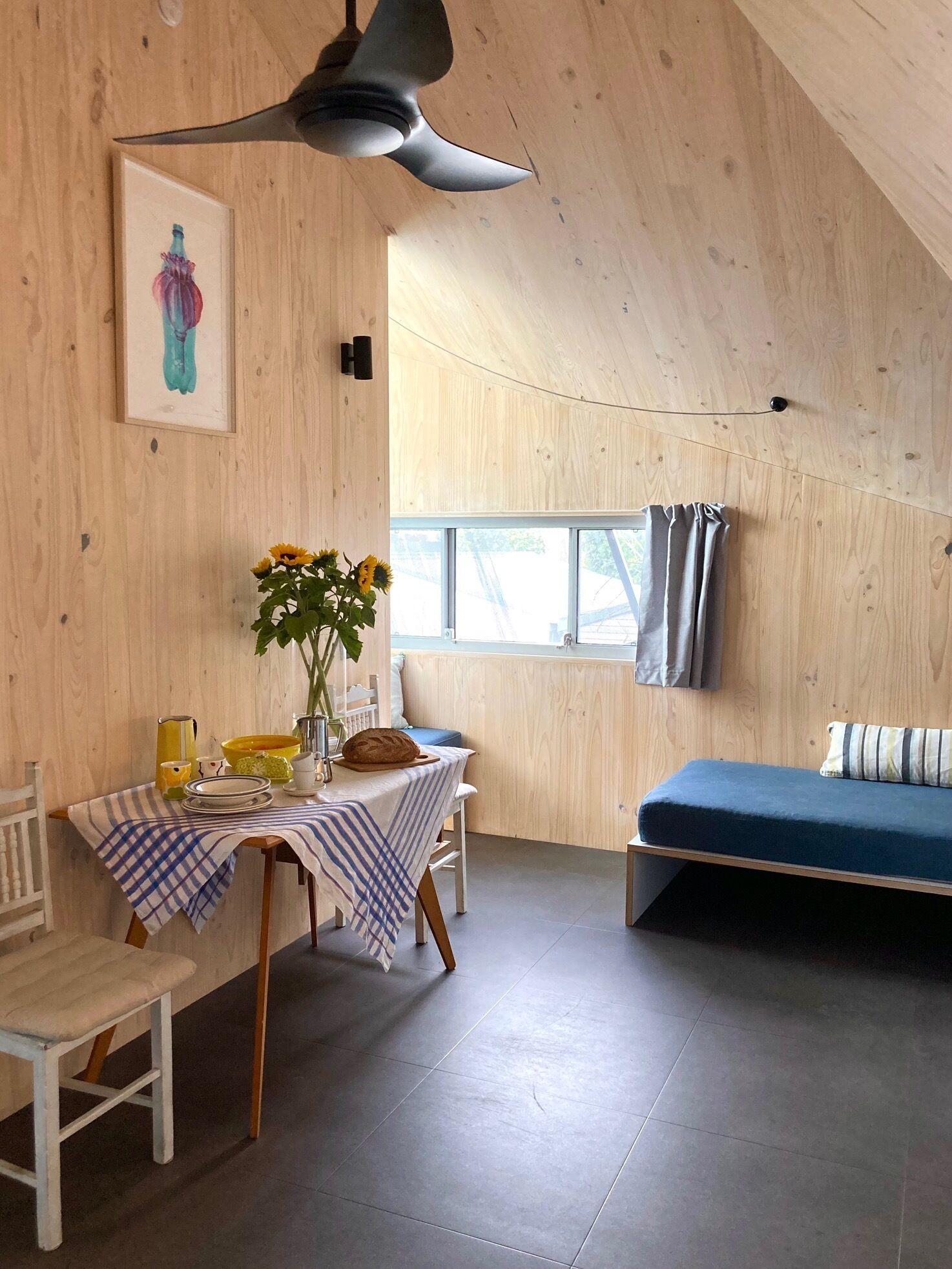 STYLISH ARCHITECTURAL - CENTENNIAL PK. Brilliant location: Quiet pretty central! — image 12