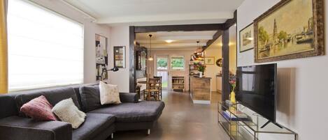 Smart TV, servizi in streaming, impianto stereo