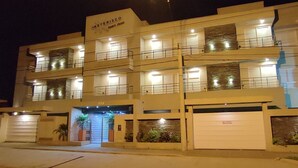 Front of property – evening/night - Asterisco Apart (Colon)