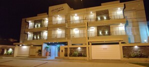 Front of property – evening/night - Asterisco Apart (Colon)