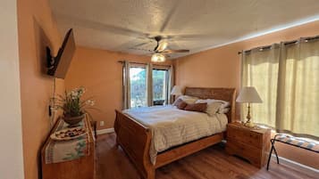 3 bedrooms, desk, iron/ironing board, free WiFi