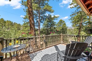 Outdoor dining - Cozy cabin with Hot tub Fireplace Fire pit Full kitchen Close to town and RMNP. (Estes Park)