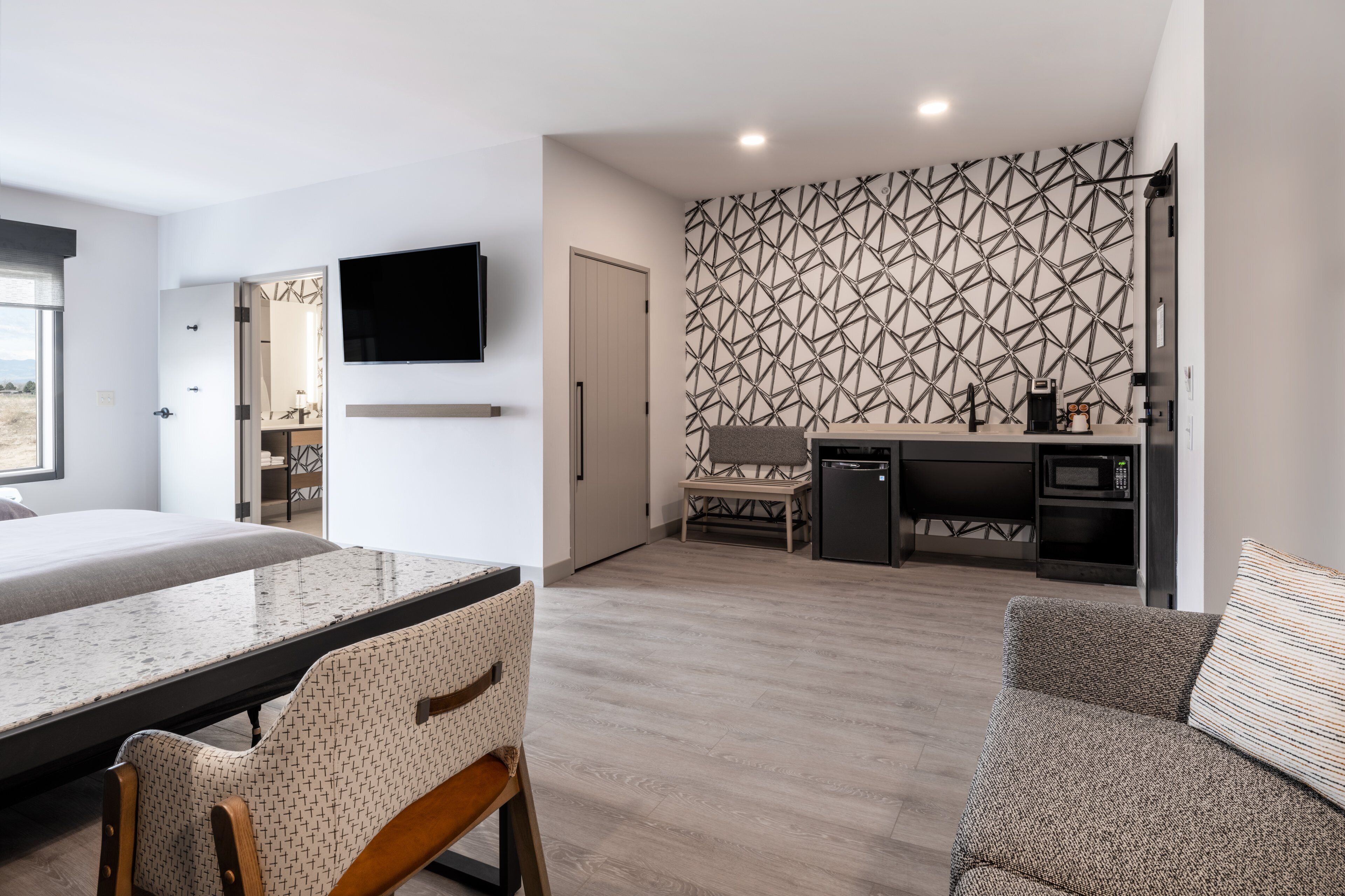 1 bedroom, desk, soundproofing, free wifi