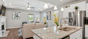 New Modern Home, Lakefront, Park & Pool, spacious 4br/3ba very safe place<br>