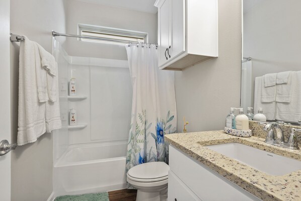 A bathroom with a shower, toilet, and sink. - New Modern Home, Lakefront, Park & Pool, spacious 4br/3ba very safe place<br> (Baton Rouge)