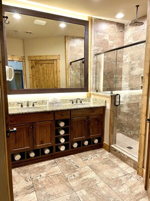 Doccia, asciugacapelli, asciugamani