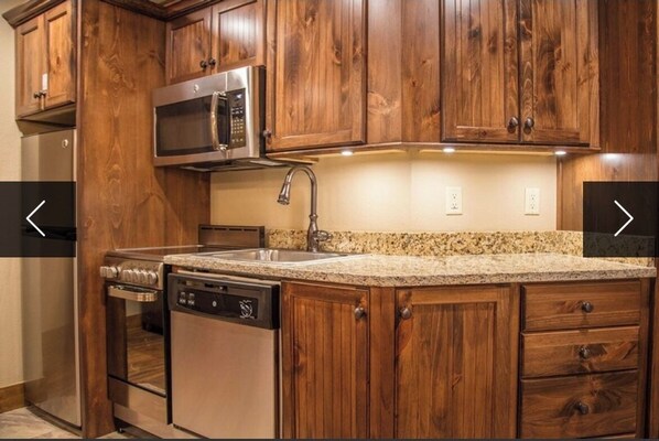 Microwave, dishwasher, coffee/tea maker, cookware/dishes/utensils