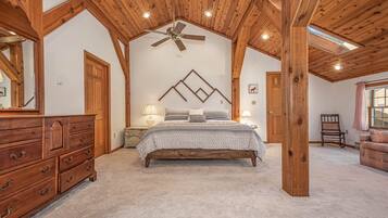 Nhà, nhiều giường, lò sưởi | 4 phòng ngủ, trang trí khác biệt