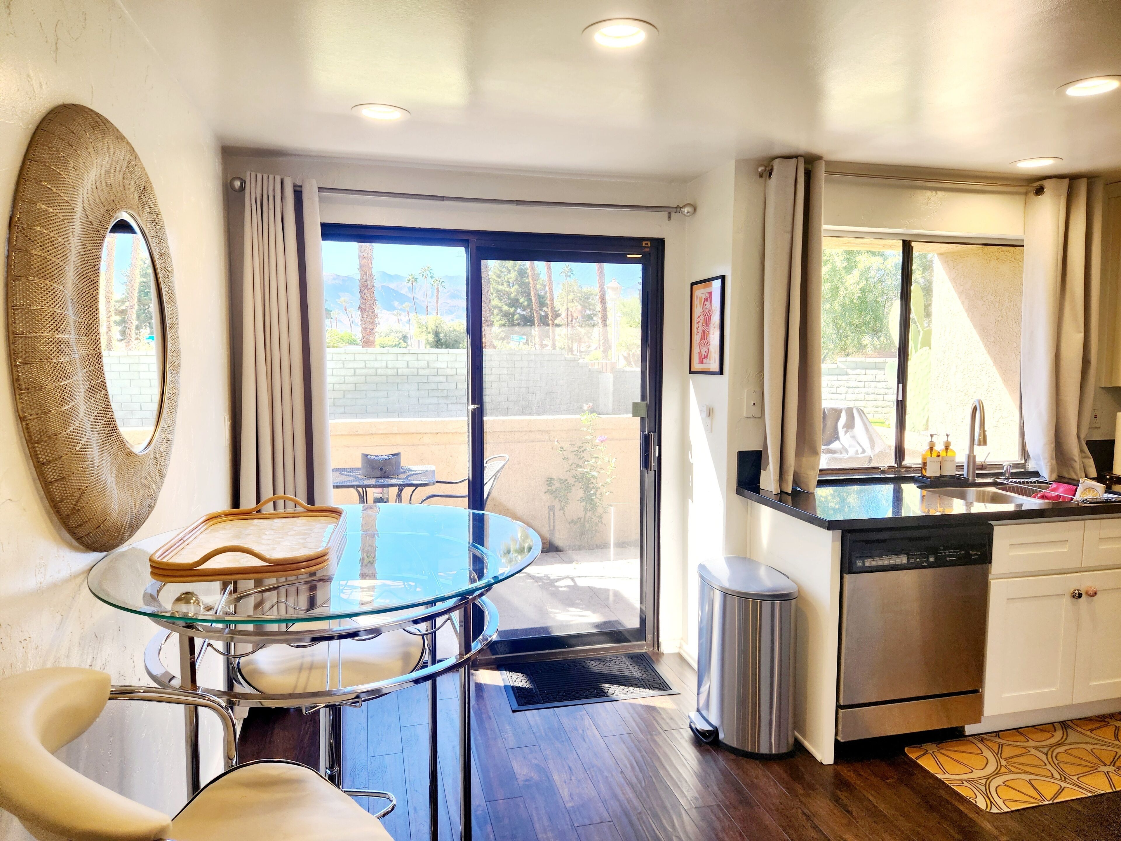 Frigorífic, microones, forn i placa de cuina 