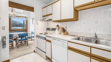 Studio (4 Bedrooms) | Property amenity