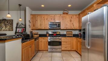 Rumah, Beberapa Tempat Tidur, hot tub | Dapur pribadi | Lemari es, microwave, oven, dan kompor