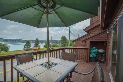 Sunplace 07 by Taylor Made Deep Creek