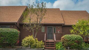 House (3 Bedrooms) | Front of property