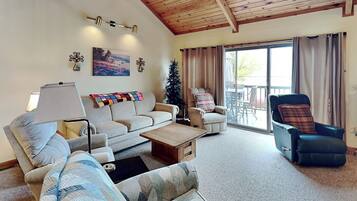 House (3 Bedrooms) | Property amenity