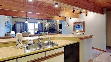 House (3 Bedrooms) | Property amenity