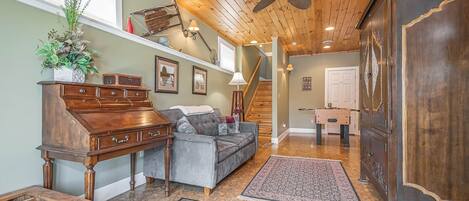 House, Multiple Beds, Hot Tub, Mountain View | Interior