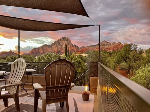 Red Rock Leisure with Hot Tub and Views