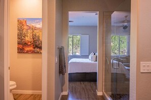 4 Schlafzimmer, Schreibtisch, Bügeleisen/Bügelbrett, Reisekinderbett