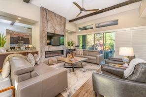 Smart TV, fireplace, ping pong, stereo