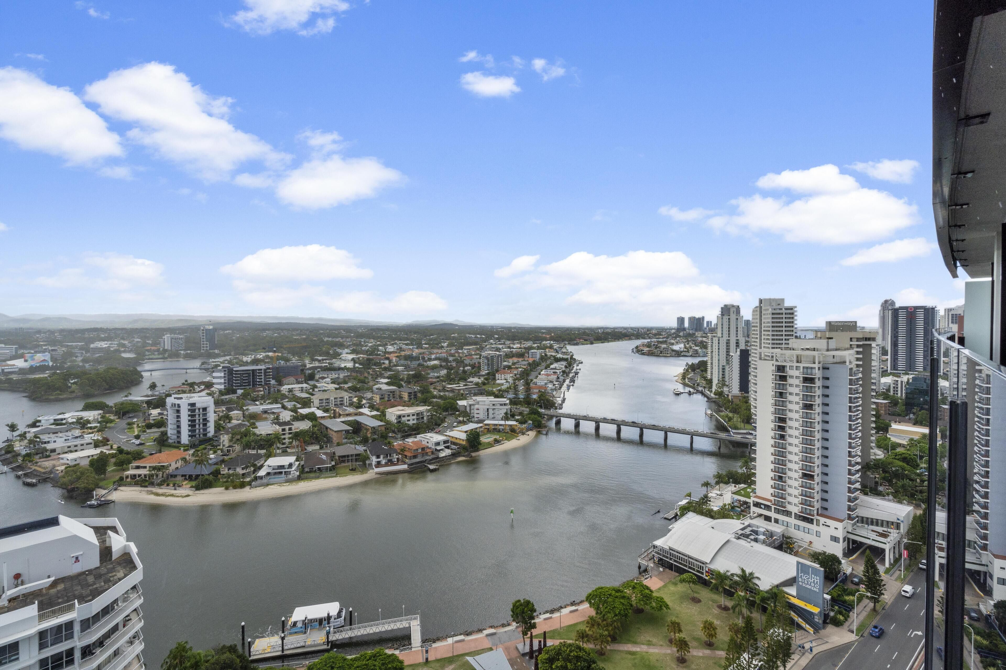Circle on Cavill – 1 Bed + Study Hinterland View — image 3