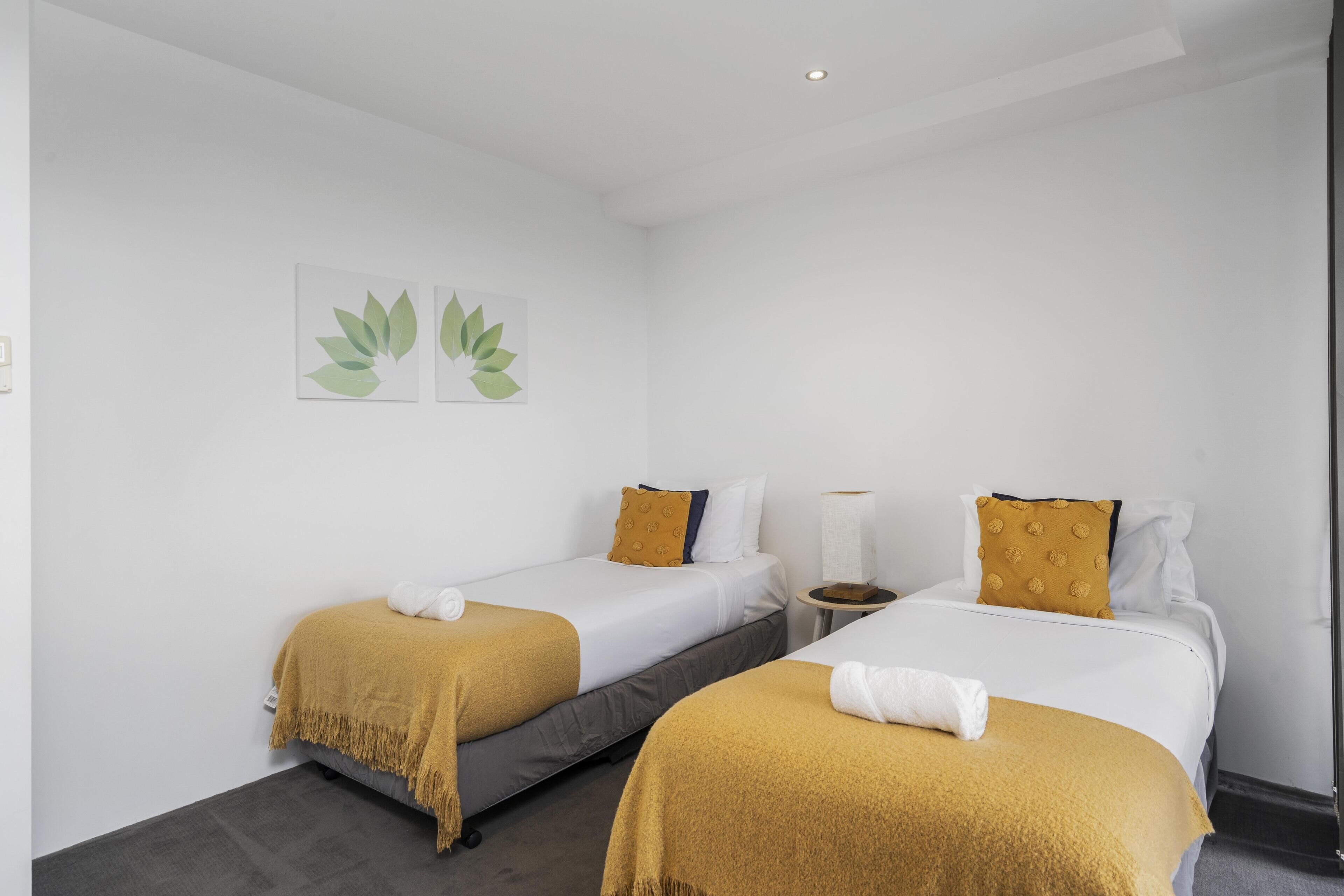 Circle on Cavill – 1 Bed + Study Hinterland View — image 10