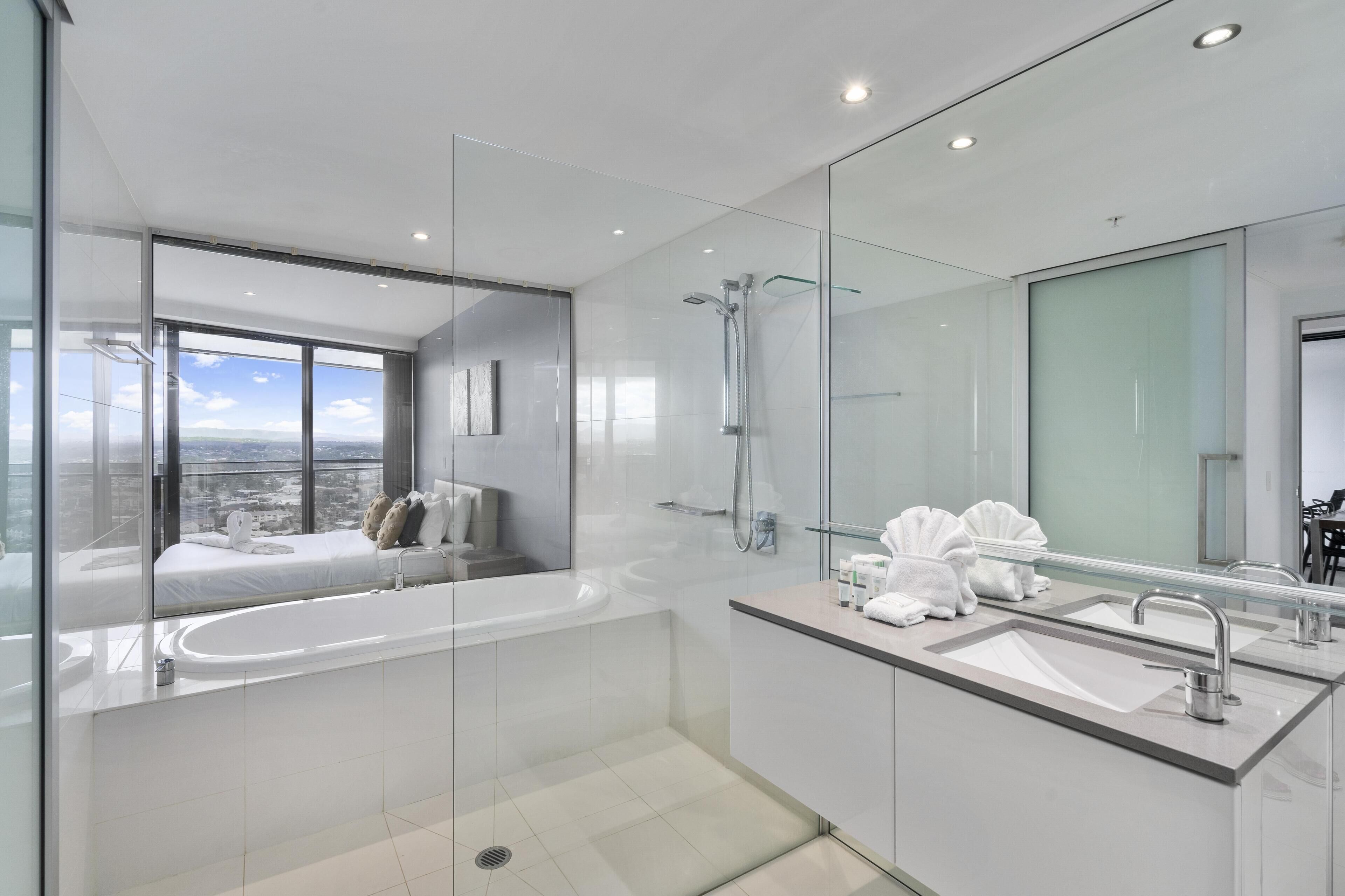 Circle on Cavill – 1 Bed + Study Hinterland View — image 9