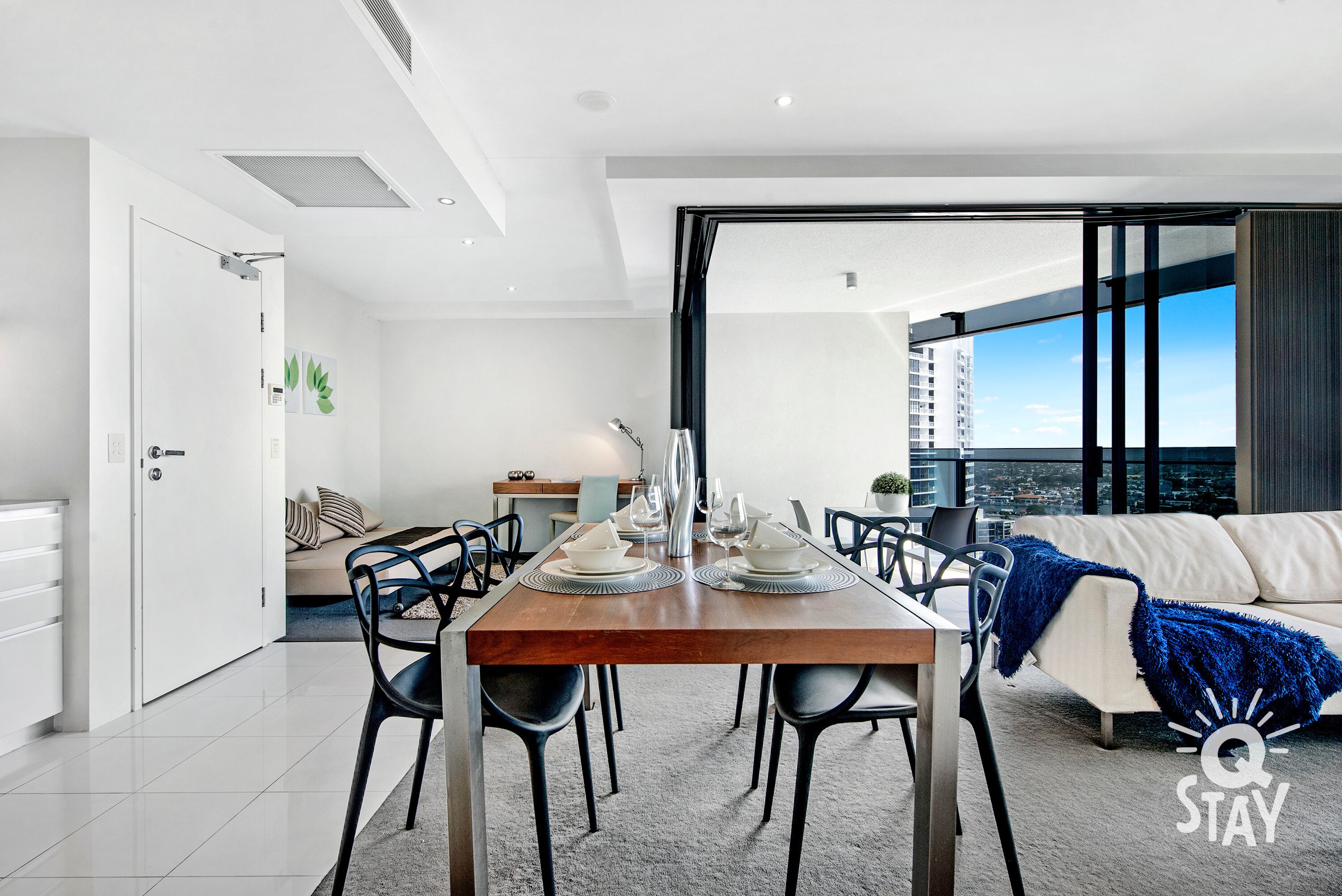 ♦️ Circle on Cavill – 1 Bedroom Newly furnished with Hinterland View — Q Stay