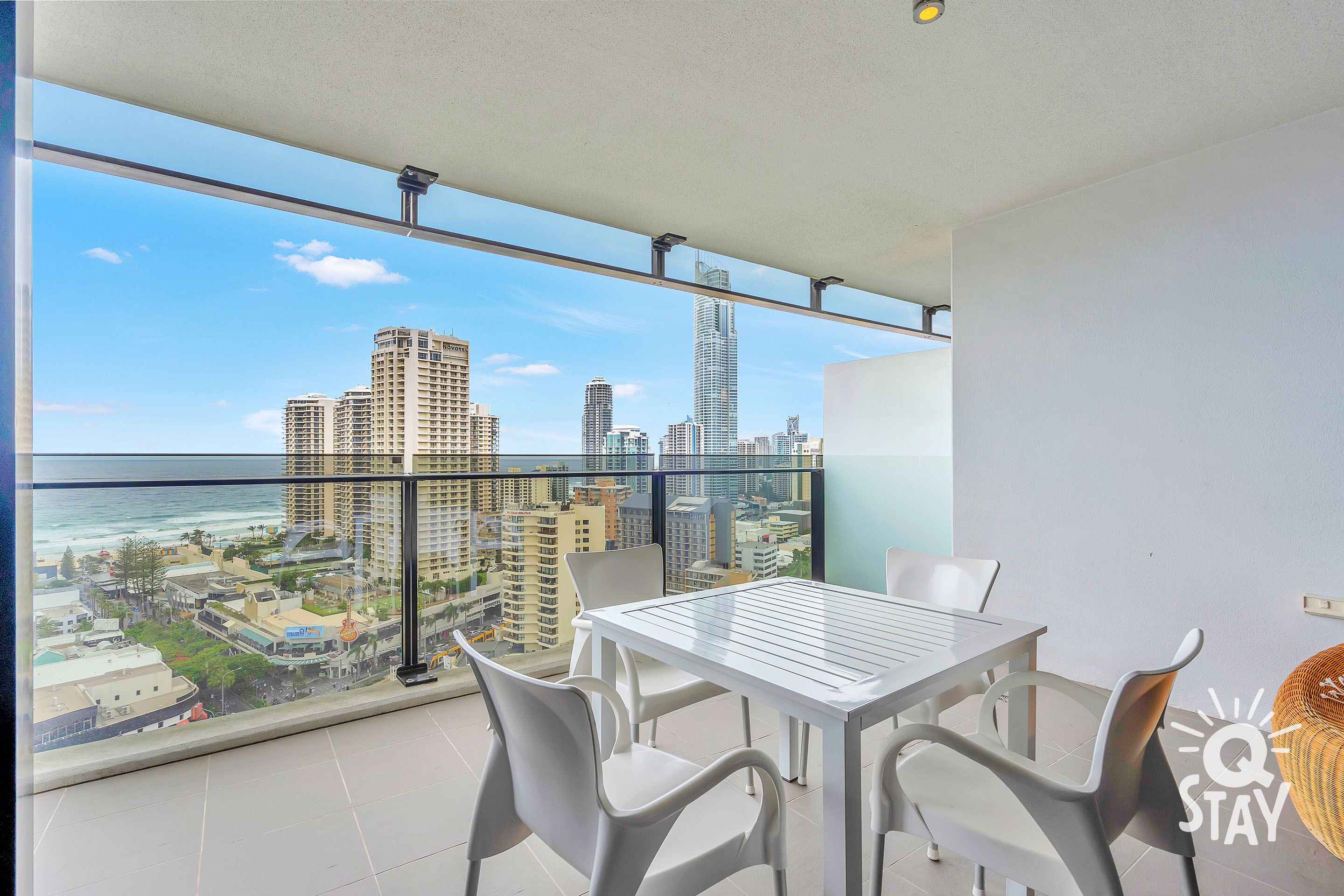 ♦️ Circle on Cavill – 1 Bedroom + Study Ocean View — Q Stay