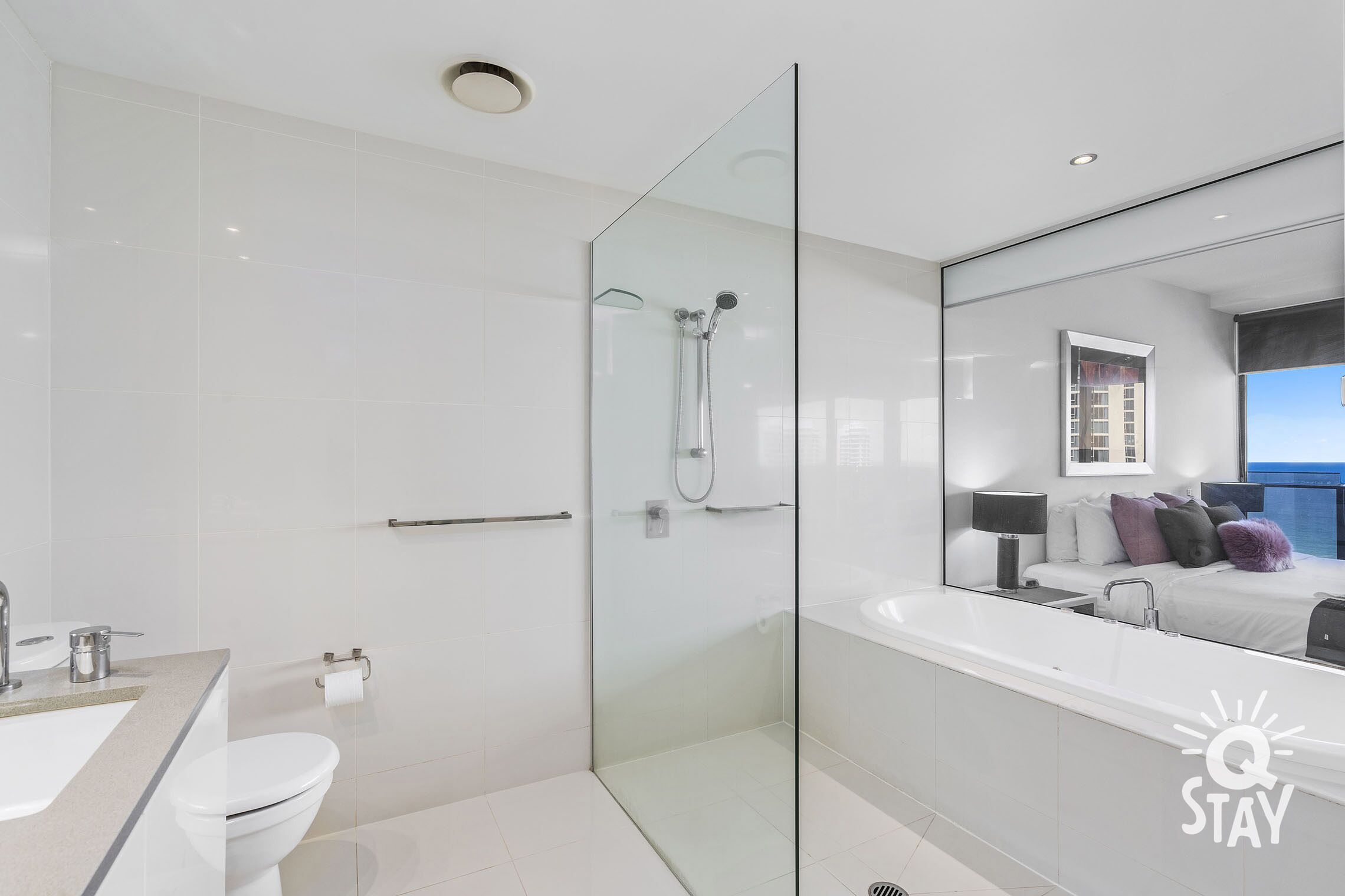 Circle on Cavill – 1 Bedroom + Study Ocean — QStay — image 16