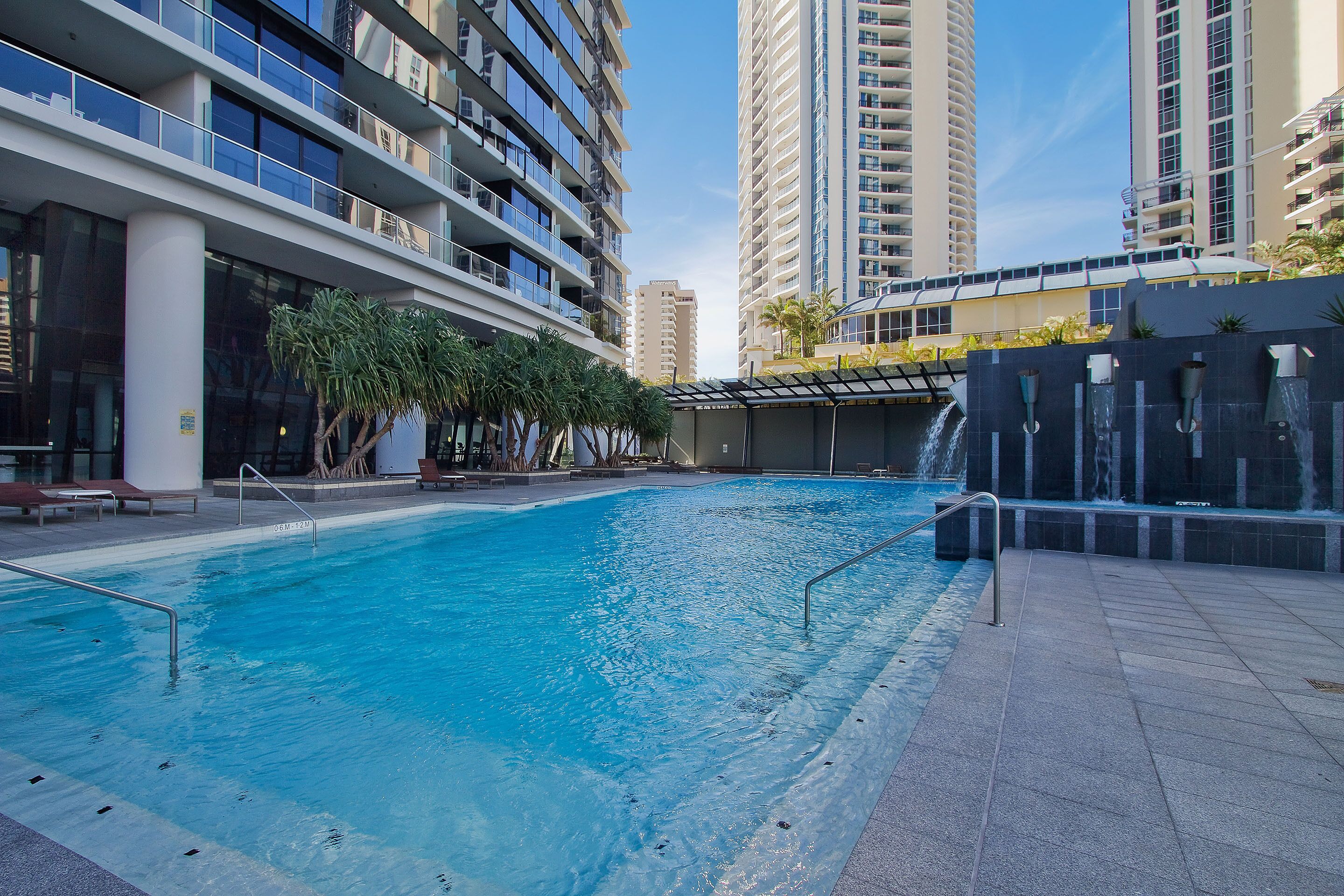 Circle on Cavill – 1 Bedroom + Study Ocean — QStay — image 5