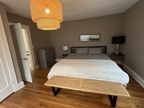 4 bedrooms, iron/ironing board, free WiFi, bed sheets