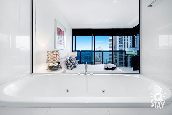 2 bedrooms, iron/ironing board, free WiFi, bed sheets - Circle on Cavill – 1 Bed Unit Ocean View — Q Stay (Surfers Paradise)