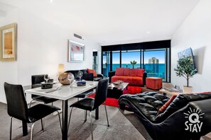 Dining - Circle on Cavill – 1 Bed Unit Ocean View — Q Stay (Surfers Paradise)