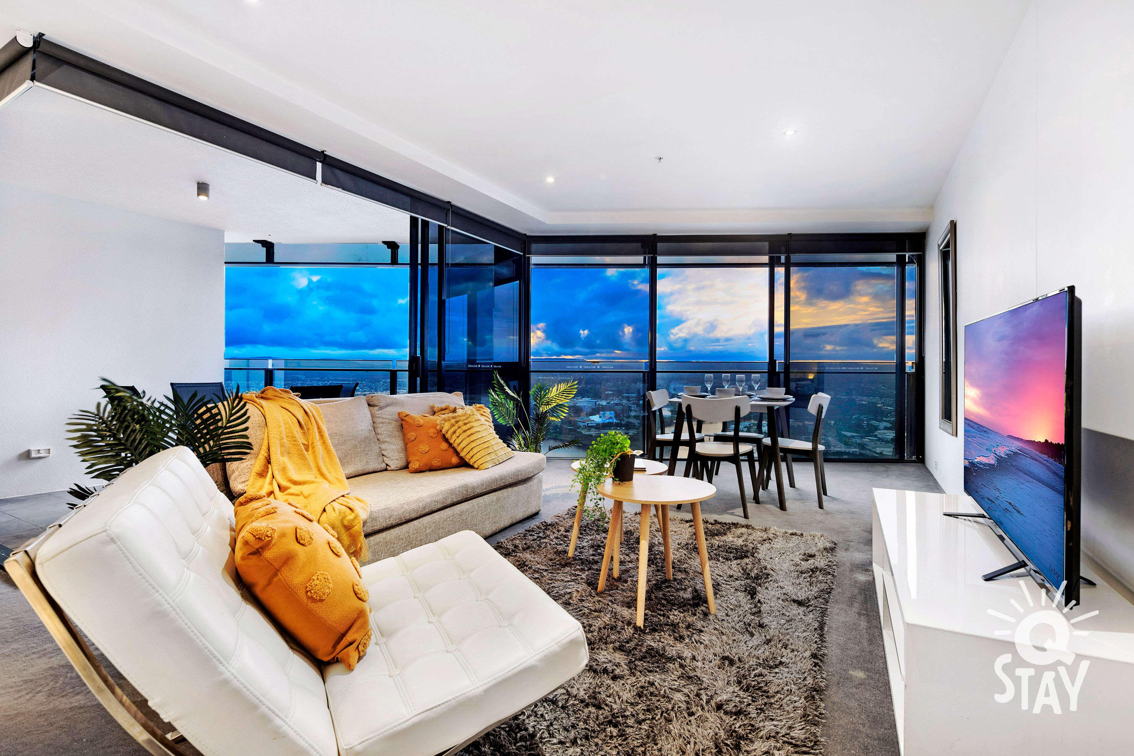 ♦️ Circle on Cavill – 2 Bedroom Newly Furnished with Hinterland View — Q Stay