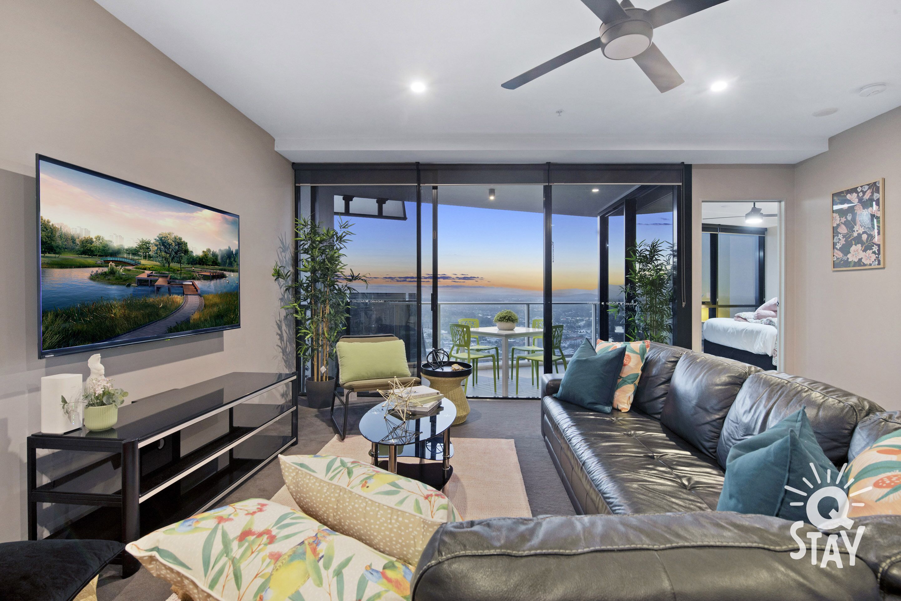 ♦️ Circle on Cavill – 2 Bedroom SPA City View Apartments — Q Stay