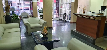 Una televisión de pantalla plana