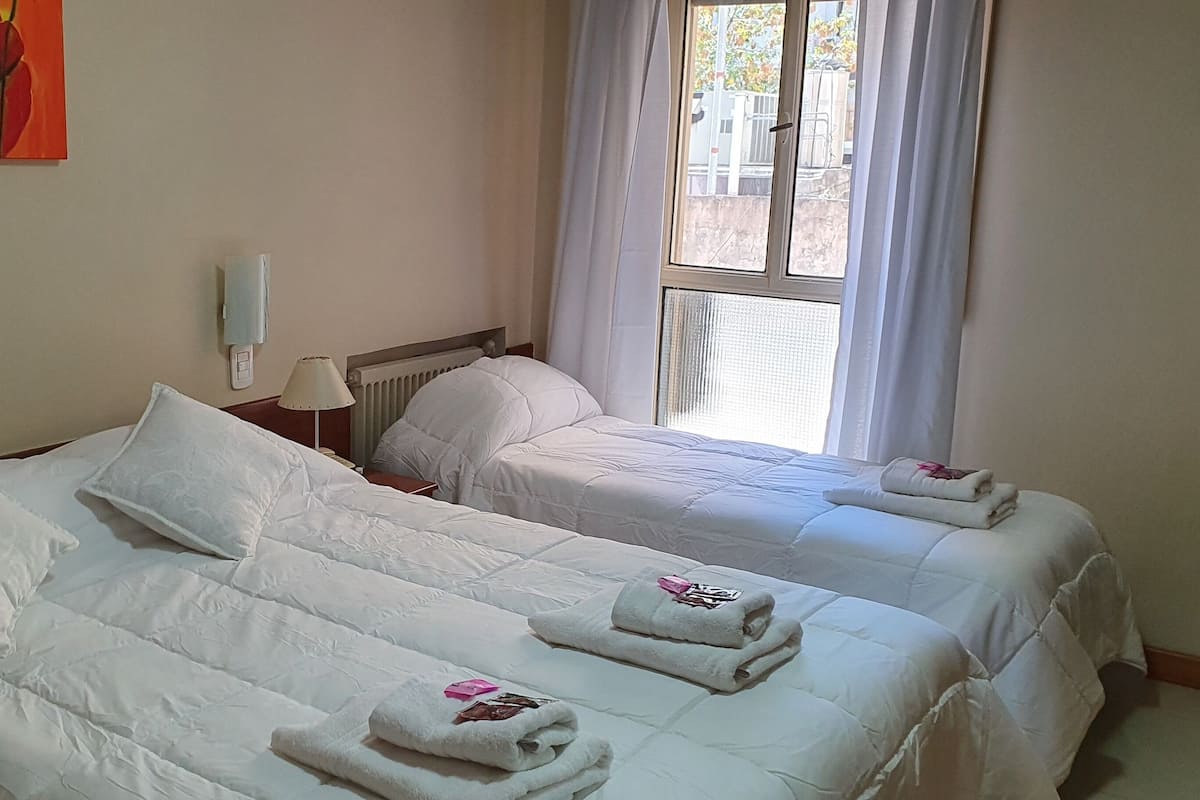 Standard Triple Room | Peti besi dalam bilik, Wi-fi percuma