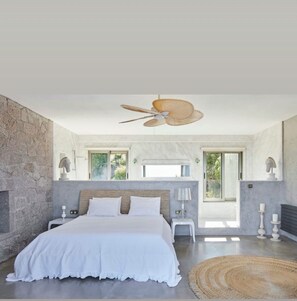 5 bedrooms, iron/ironing board, free WiFi, bed sheets