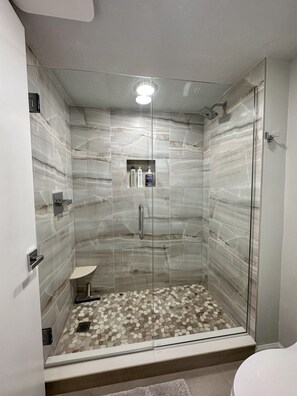 Shower, hair dryer, towels - Beautiful, private beach and remodeled coastal retreat (Longboat Key)