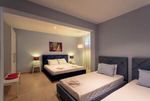 6 bedrooms - Beachfront Villa (Polygyros)