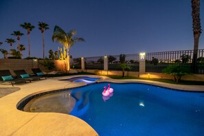 Piscina all'aperto, una piscina riscaldata