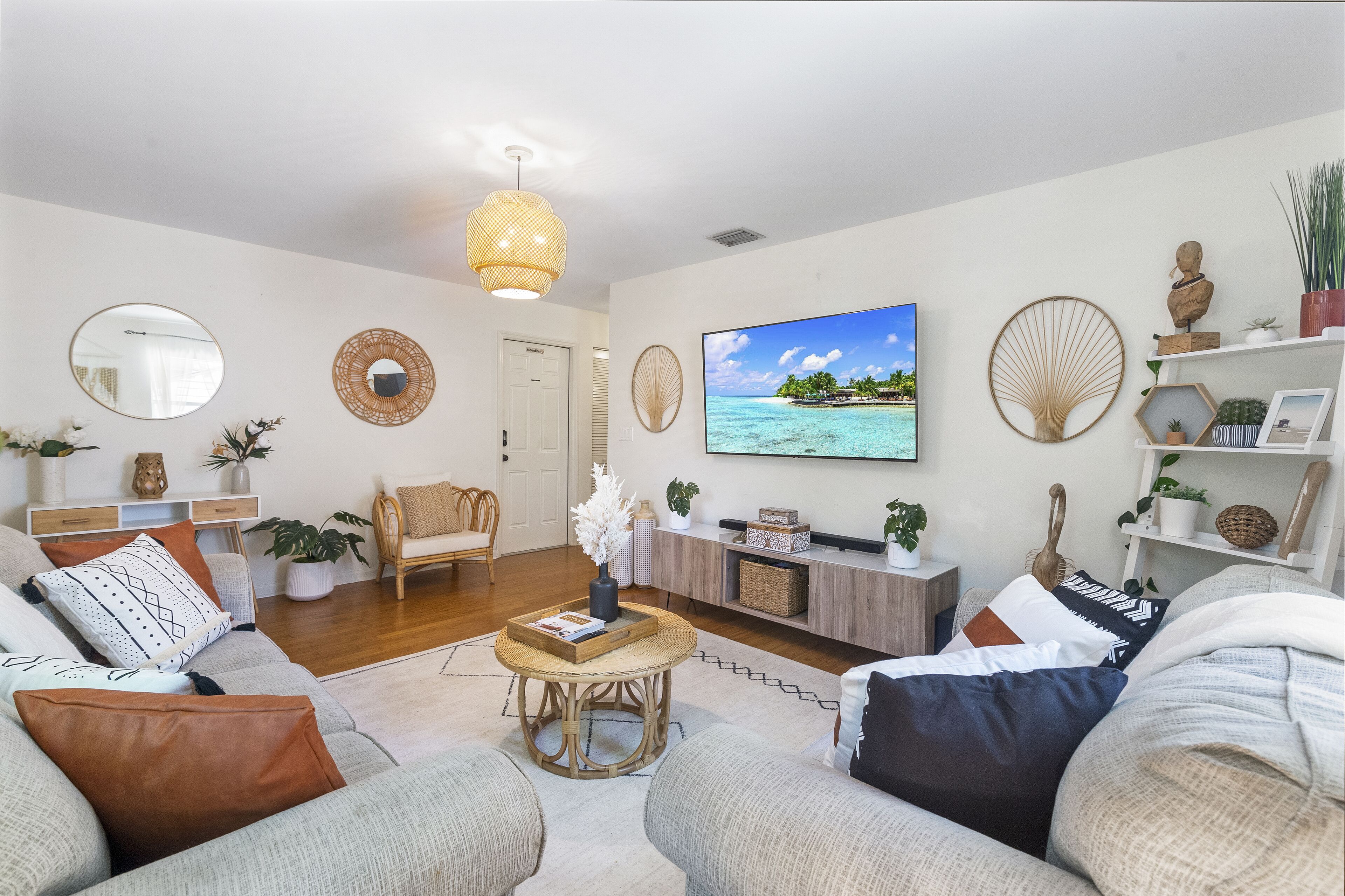 Smart-TV, peis og kontorer