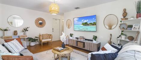 Smart-TV, peis og kontorer