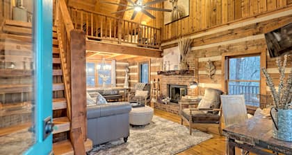 Private, Guest Favorite Cabin, Fire Pit, Close to Hiking and Downtown Clayton!