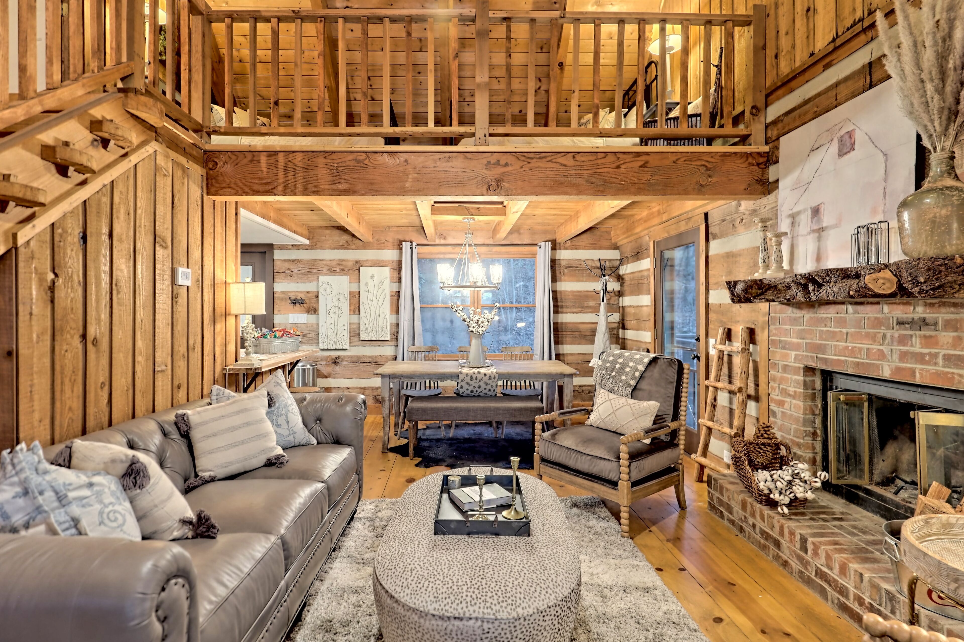 Smart TV, fireplace, Netflix, streaming services