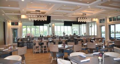 First-Floor Carriage House at Colonial CC, Renovated Golf Course with Lake View