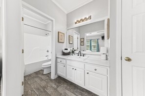 Combined shower/bathtub, hair dryer, towels, soap - CozyCoastalGetaway - Steps2Beach - Spacious! Pool - PrivateParking (Gulf Shores)