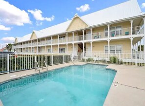 Outdoor pool - CozySpringBreakCoastalGetaway - Steps2Beach - Spacious! (Gulf Shores)