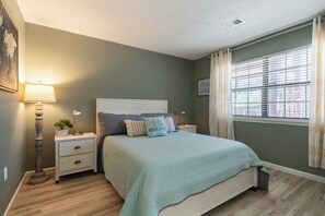 2 bedrooms, iron/ironing board, WiFi, bed sheets - 2BR Condo Near The Strip ~ 2 Pools ~ FREE TICKETS INCLUDED! (FHC-3) (Branson)